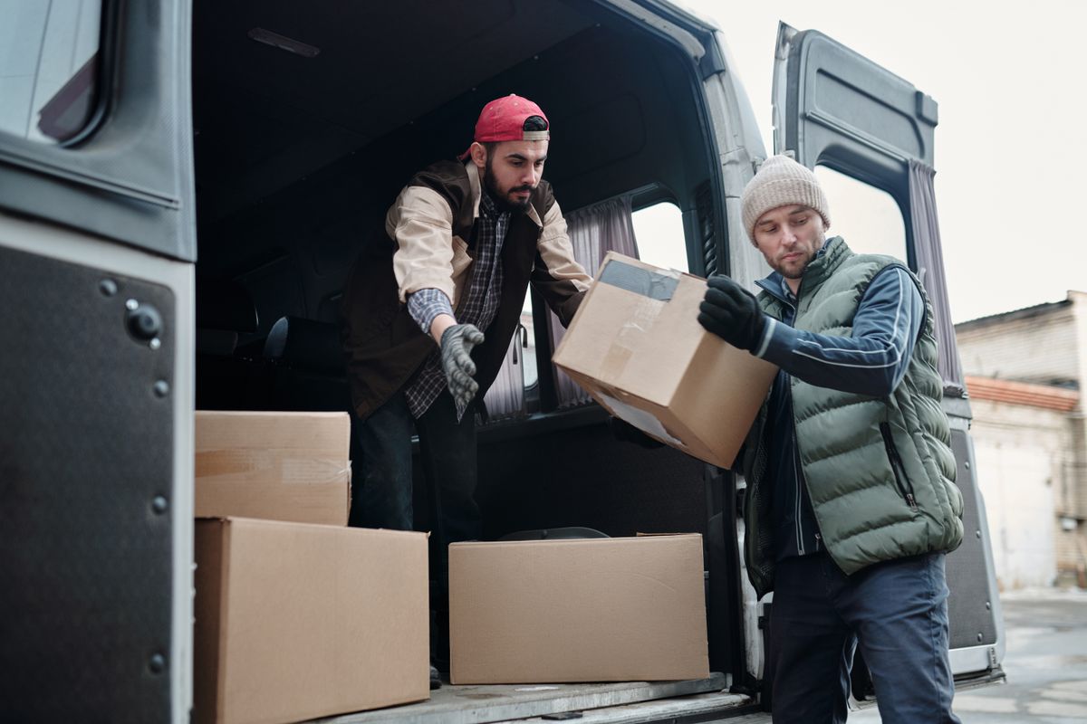 Foodservice scene for delivery tracking